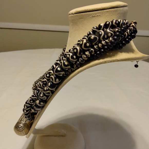 Iris Apfel & Bajalia Silver Toned Metal & Black/White Chunky Statement Necklace - Picture 6 of 11